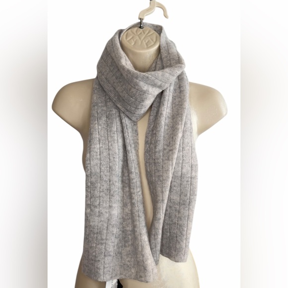 Charter Club Luxury 2 Ply Cashmere Ribbed 100% Cashmere Scarf Unisex Gray NEW - Picture 7 of 8